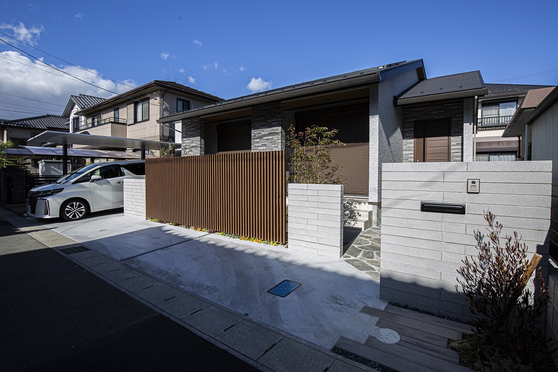 植栽が映える平屋住宅のオシャレな外構事例！ アイキャッチ画像