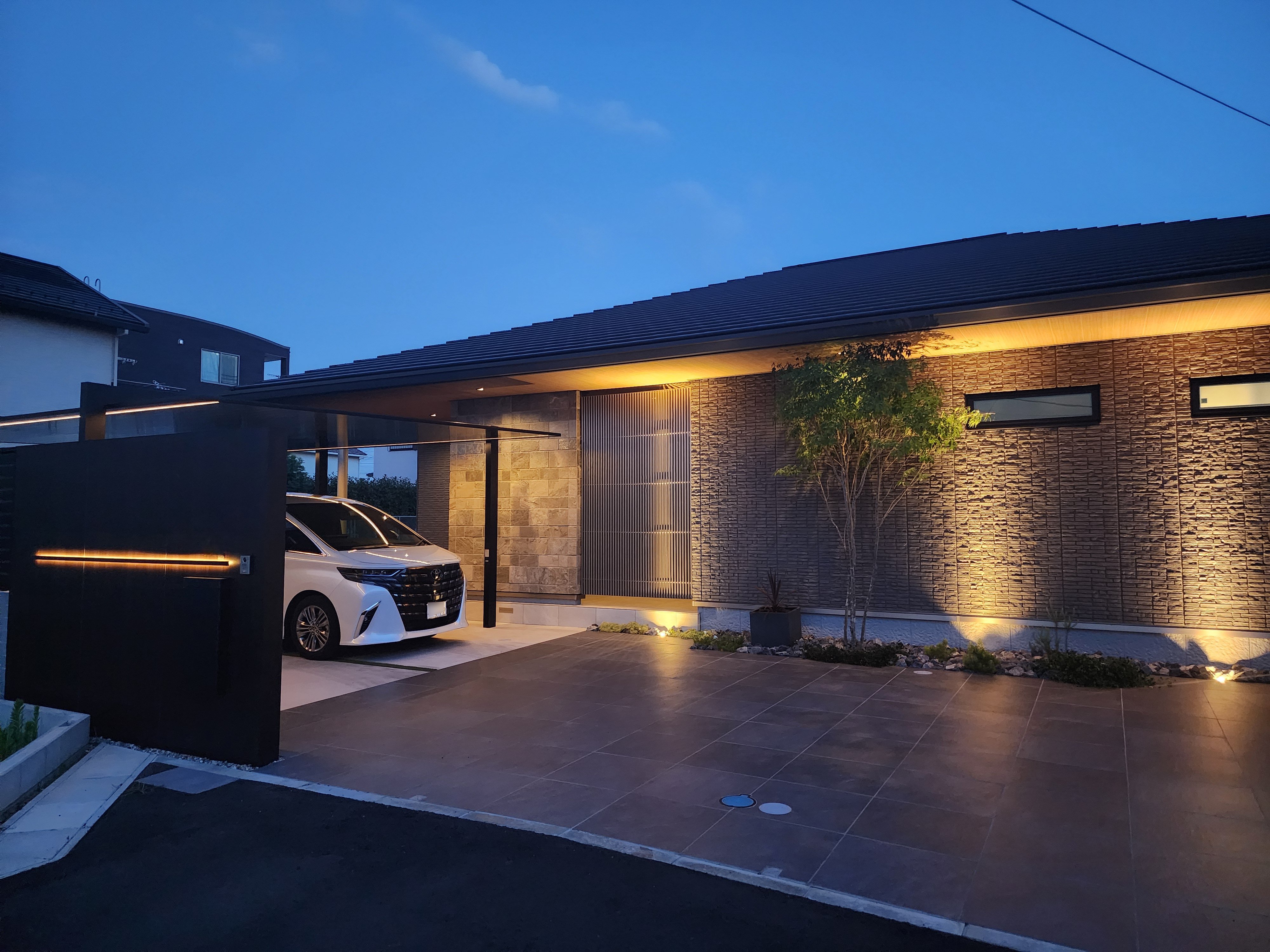 平屋住宅のデザインエクステリア　住空間全体をランクアップする外構を実現 画像