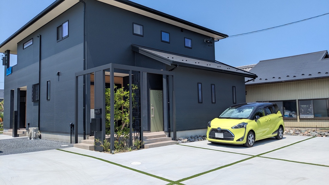 玄関まわりをオシャレで使いやすくしたデザイン外構事例！ 画像