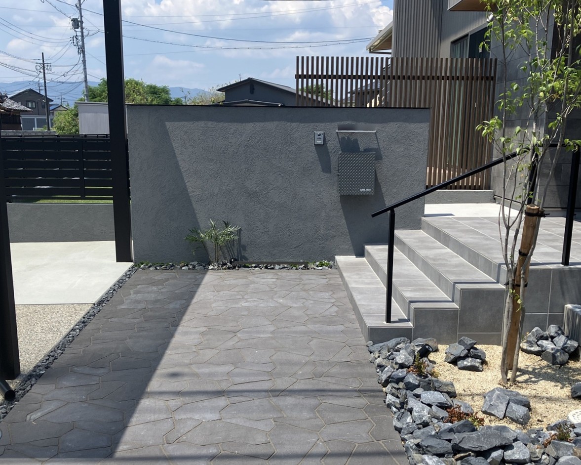 お家の顔を素敵に演出!後悔しない「門柱」の選び方と最新施工事例 画像