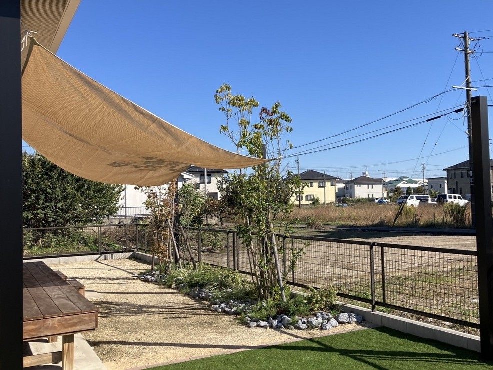 お庭の有効活用事例　大型シェードで快適なガーデンへ アイキャッチ画像
