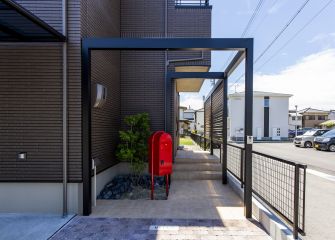 デザイン性と使い勝手の良さを両立　新築住宅のステキな外構が完成！ アイキャッチ画像