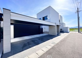 大型ゲートを備えた邸宅のデザイン外構ビフォーアフター アイキャッチ画像