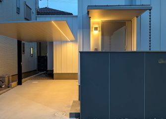 スタイリッシュなカーポートが目を引く新築デザイン外構が誕生！ アイキャッチ画像