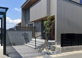 さまざまな要素を盛り込んだ快適エクステリア　新築住宅のデザイン外構事例 アイキャッチ画像