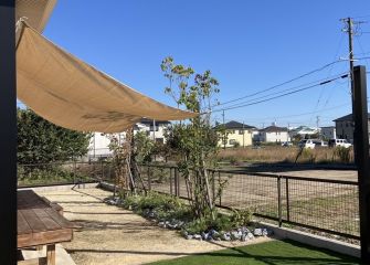 お庭の有効活用事例　大型シェードで快適なガーデンへ アイキャッチ画像