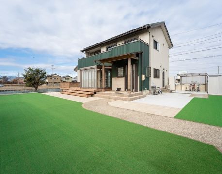 広々人工芝でお手入れが楽に！素敵にリガーデン アイキャッチ画像