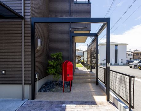 デザイン性と使い勝手の良さを両立　新築住宅のステキな外構が完成！ アイキャッチ画像