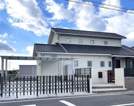 塗り壁仕上げの門柱に職人の技が光る新築外構事例 アイキャッチ画像