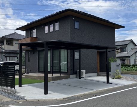 ダーク色のモダン住宅によく合うデザイン外構が誕生 アイキャッチ画像