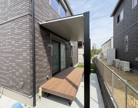 ハイグレードテラス屋根の設置で住空間全体がオシャレに！ アイキャッチ画像