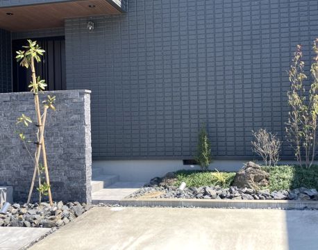 樹木や植物の植え替えで快適ガーデンへ アイキャッチ画像