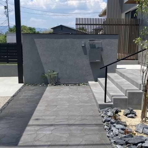 お家の顔を素敵に演出！後悔しない「門柱」の選び方と最新施工事例 アイキャッチ画像